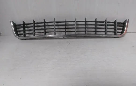Audi A8 S8 D2 4D Front bumper lower grill 4D0853667D