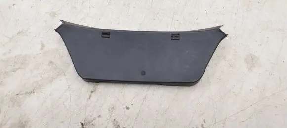 Opel Astra J Tailgate trim 315671560