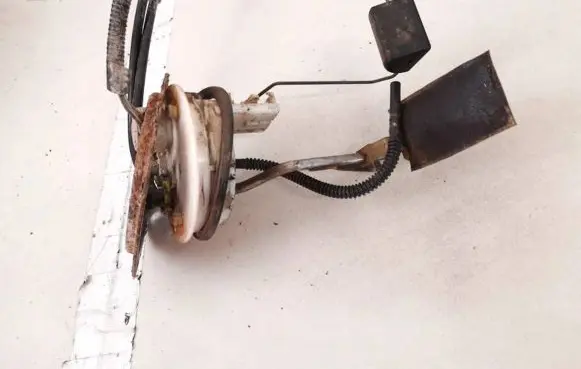 Mazda 5 Fuel level sensor 