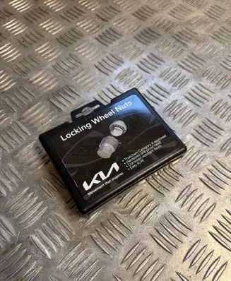 KIA EV6 Anti-theft wheel nuts and lock LP490ADU01