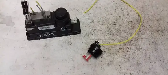 Mercedes-Benz CLK A208 C208 Central locking vacuum pump 2088000348