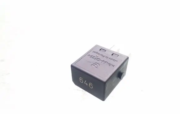 Volkswagen PASSAT B7 Other relay 4H0951253C 646