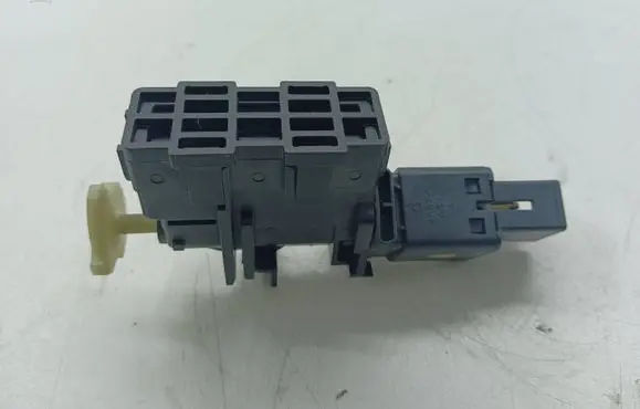 Fuel tank cap lock motor