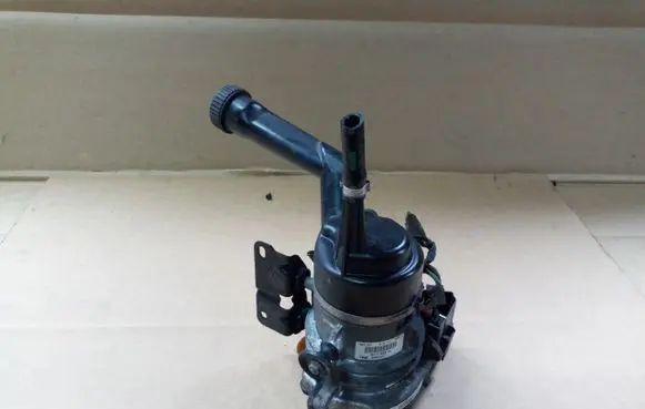 Citroen C4 I Picasso Power steering pump 9671742380