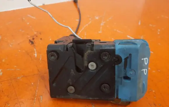 Volvo S80 Front door lock 9485305