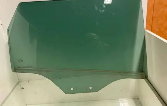 Seat Ateca Rear door window glass 575845026A