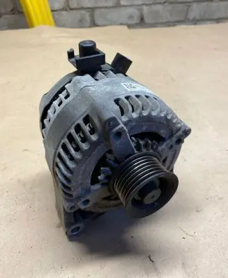 BMW 2 F46 Generator/alternator 1042118182 7640131 14V150A