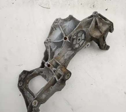 Citroen C-Crosser Generator/alternator bracket 