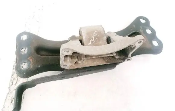 Mercedes-Benz C AMG W204 Engine mount bracket