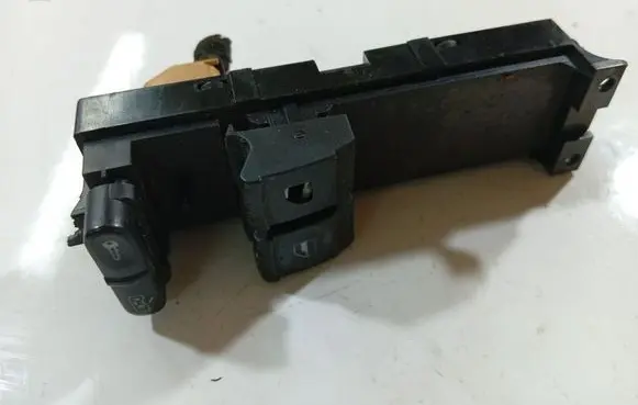 Volkswagen PASSAT B5 Electric window control switch 1J3959857