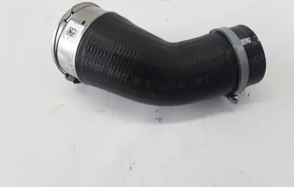 Volvo XC90 Intercooler hose/pipe 31657738