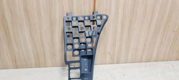 Front bumper mounting bracket