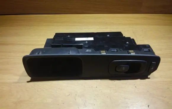 Volvo V70 Electric window control switch 9467626