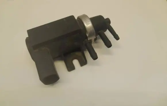 Audi A4 S4 B6 8E 8H Turbo solenoid valve 1j0906627