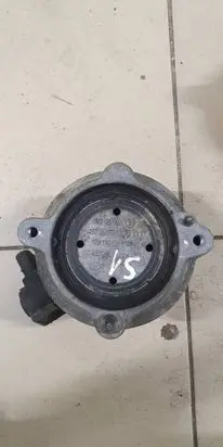 Audi A8 S8 D3 4E Engine mount bracket 4e0199381BS AV2GBAL