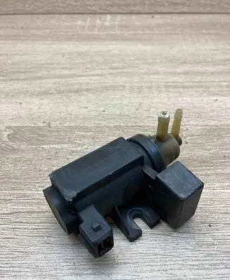 Opel Insignia A Turbo solenoid valve 55573362