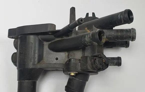 Volkswagen Polo III 6N 6N2 6NF Thermostat housing 032121111a