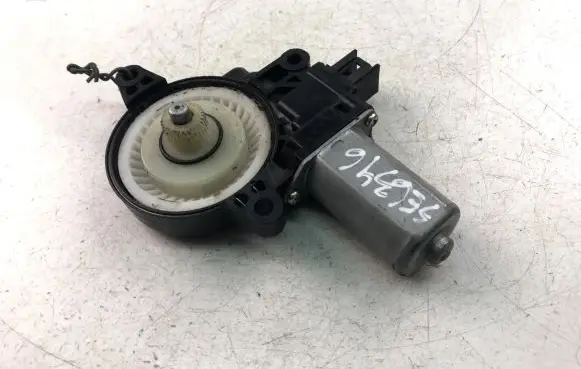 Mazda 3 II Front door window regulator motor D6515958X