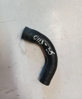 Volvo V40 Breather hose/pipe 31401832
