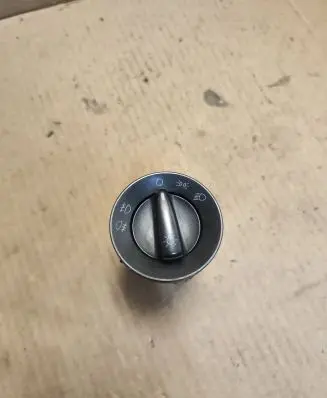 Volkswagen Golf IV Light switch 1C0941531A
