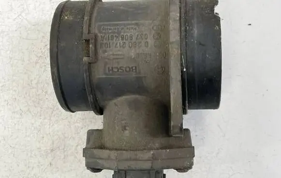 Volkswagen Golf III Mass air flow meter 0280217103 037906461a
