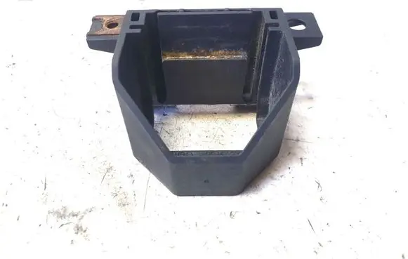 BMW X1 E84 Radiator mount bracket 7591647