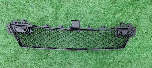 Mercedes-Benz GL X166 Front bumper upper radiator grill A2048851324