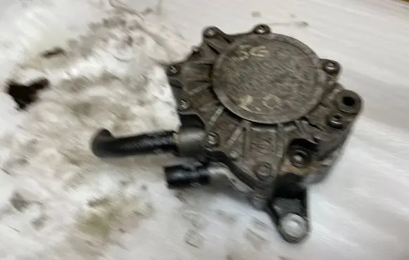 Volkswagen PASSAT B6 Vacuum pump 03G145208