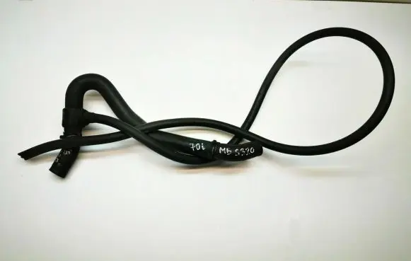 Mercedes-Benz S W221 Engine coolant pipe/hose A2218303996