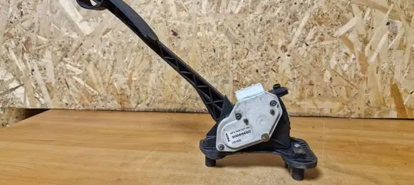 Volvo S60 Accelerator throttle pedal 30666660