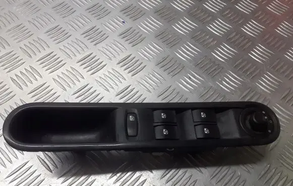 Renault Espace IV Electric window control switch 8200519359