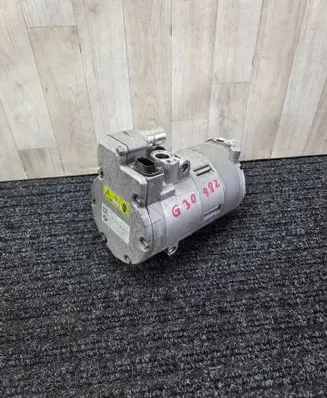 BMW 5 G30 G31 Air conditioning (A/C) compressor (pump) 6998209