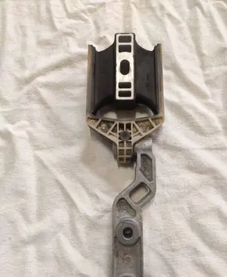 Volvo S60 Engine mount bracket 31480554
