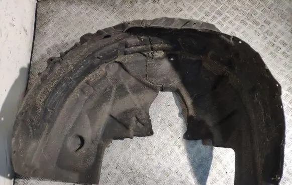 Rear arch fender liner splash guards