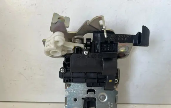 Loading door lock