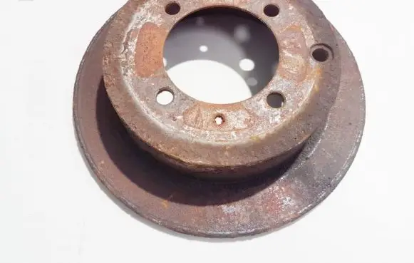 Mitsubishi Lancer Rear brake disc neventiliuojamas