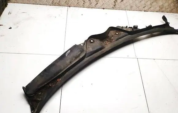 Mercedes-Benz E W211 Wiper trim a2118300513