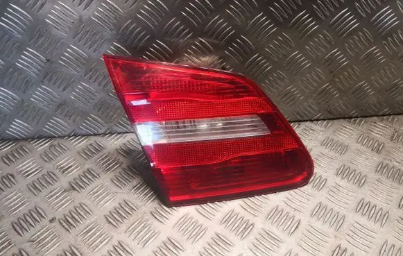 Tailgate rear/tail lights