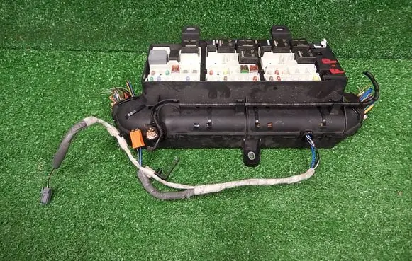 Jaguar F-Pace Relay mounting block 