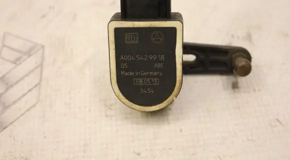 Mercedes-Benz E W212 Air suspension front height level sensor A0045429918
