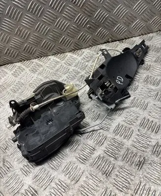 BMW X1 E84 Front door lock 7059968