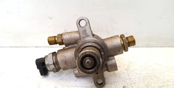 Audi A7 S7 4K8 Fuel injection high pressure pump 06M127A02