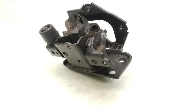 Toyota Avensis T270 Engine mounting bracket