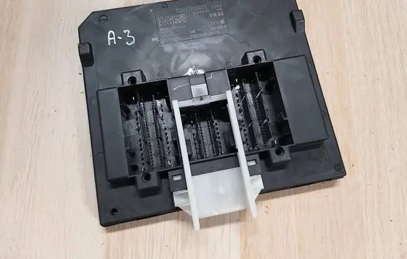 Audi A3 S3 8V Central body control module 5Q0937084CQ