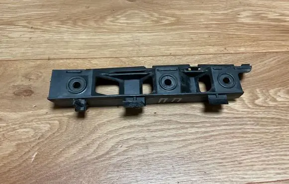 Volkswagen PASSAT B6 Front bumper mounting bracket 3C0807184