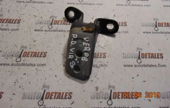 Toyota Corolla Verso AR10 Front door upper hinge