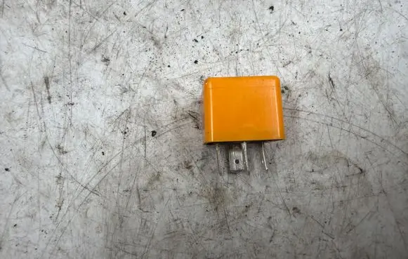 BMW 3 E30 Other relay 1375474