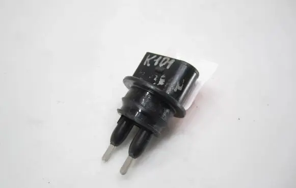 Volkswagen Touran I Windshield washer fluid level sensor 7M0919376