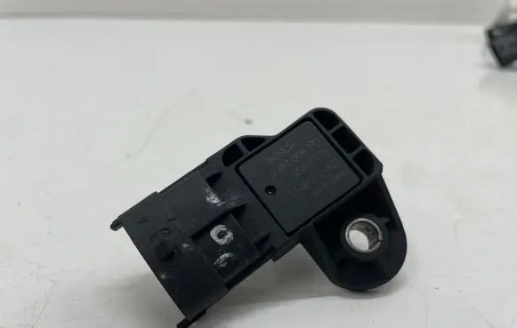 Opel Mokka X Air pressure sensor 0281006077 55568175