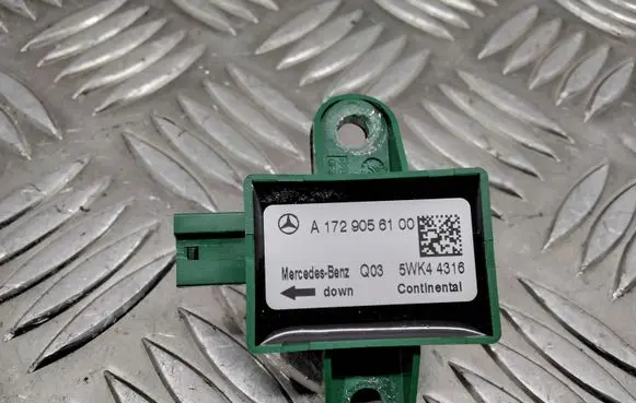 Mercedes-Benz E W212 Airbag deployment crash/impact sensor A1729056100